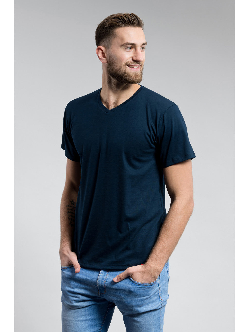 Men’s cotton t-shirt BONDY NAVY with V-neck